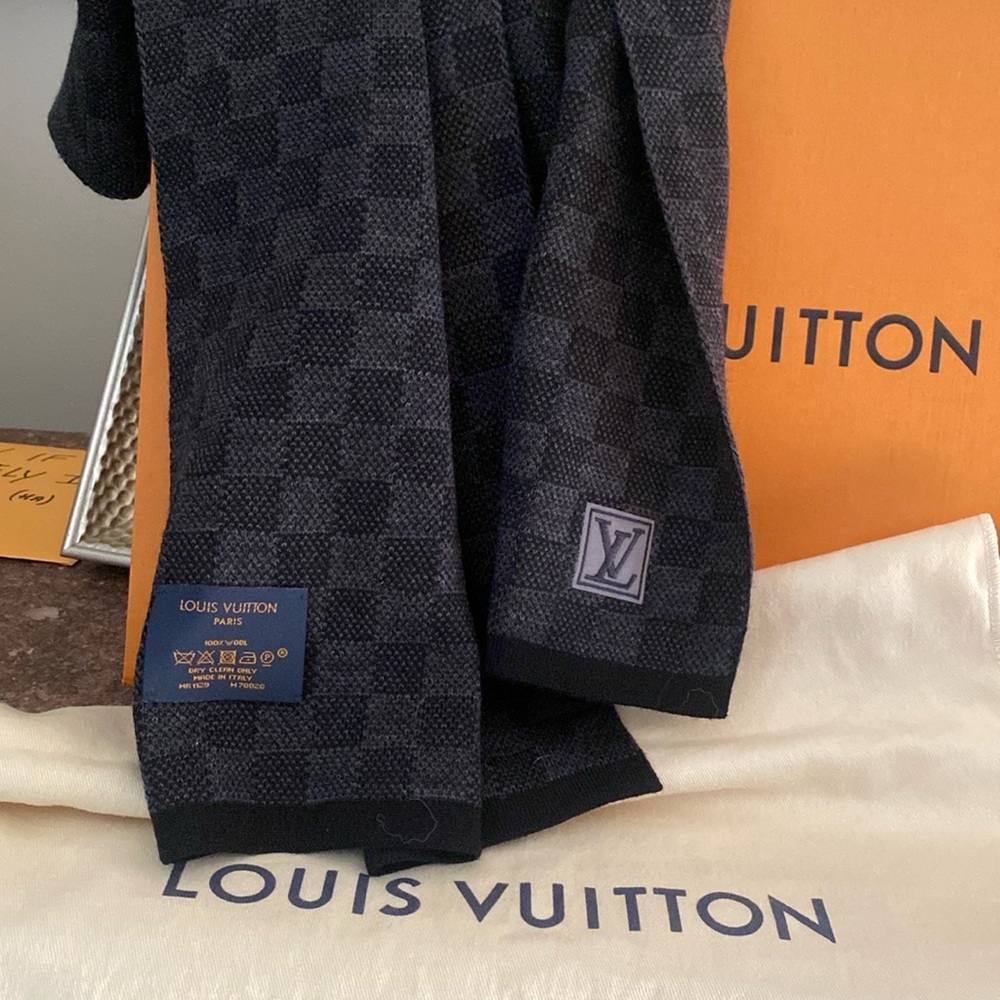 LOUIS VUITTON men’s black damier wool scarf
